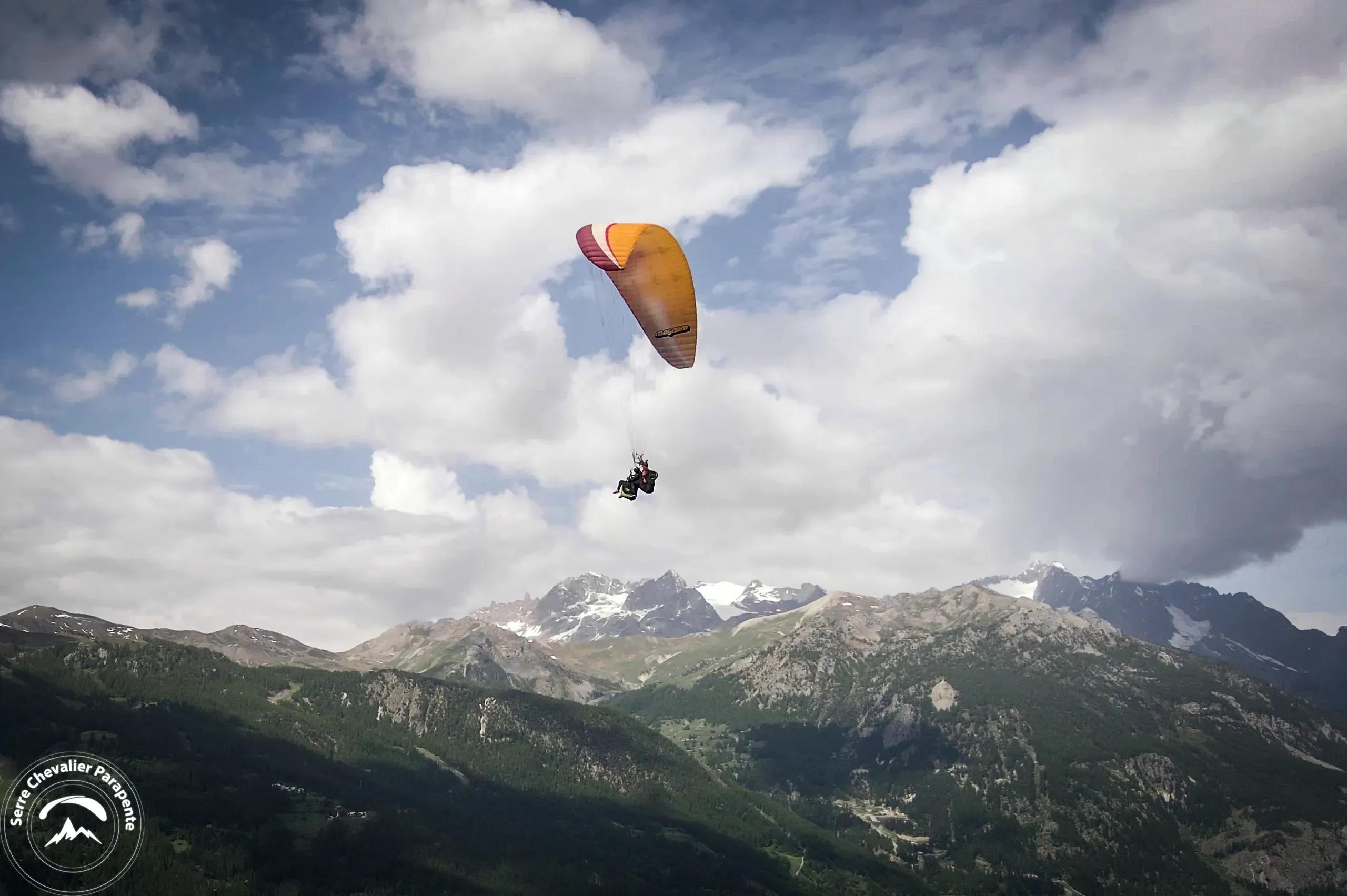 Photo d'un vol en parapente à Serre Chevalier
